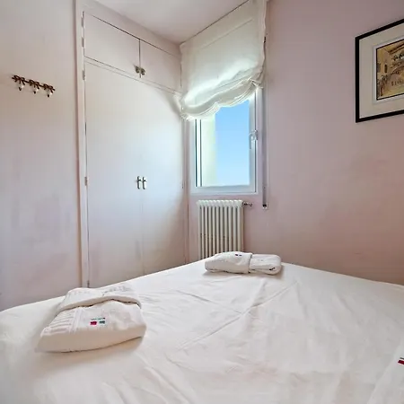 Hauzify I Del Castell Villa